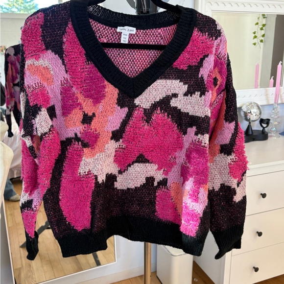 Fuchsia V-Neck Sweater - Picture 3 of 5